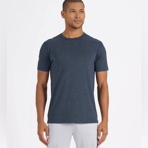 NWT Vuori men’s zephyr tee shirt M indigo heather navy blue workout